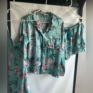 Woman’s pajamas three piece set tropical Tiger Print small